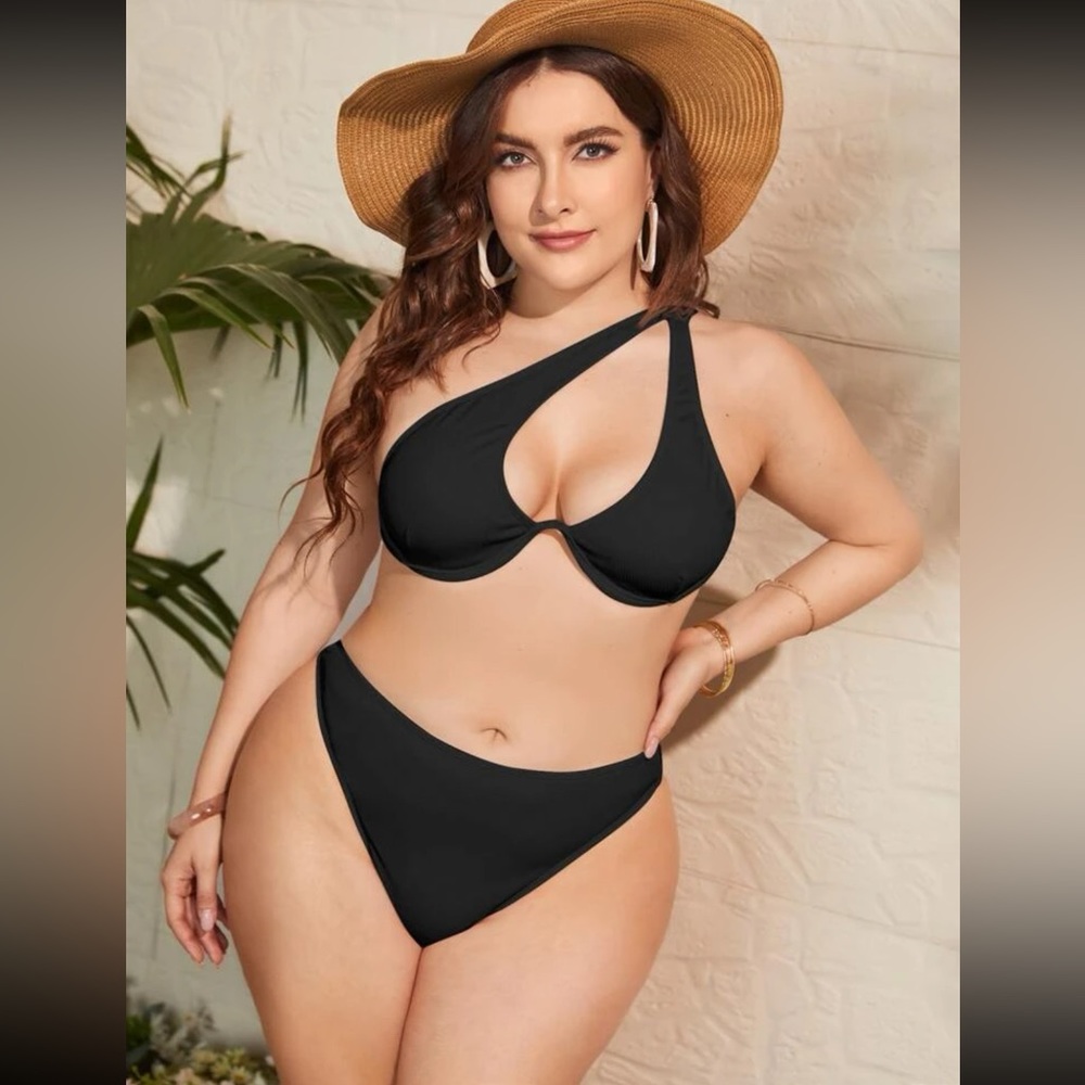 One shoulder bathing suit